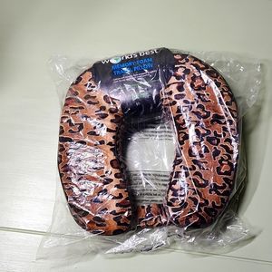Memory foam travel pillow